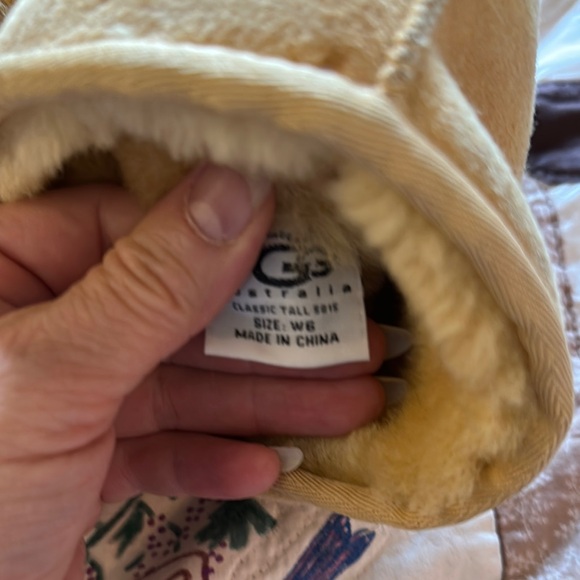 UGG Classic Chestnut Sheepskin Boots women’s size 6 - Picture 2 of 9